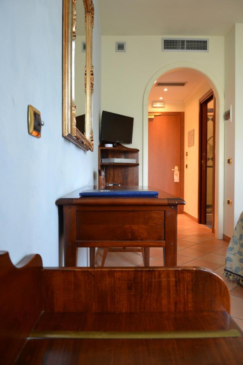 Villa Luigi Hotel & Restaurant Nuova Gestione Villa Rosa Di Martinsicuro Ngoại thất bức ảnh